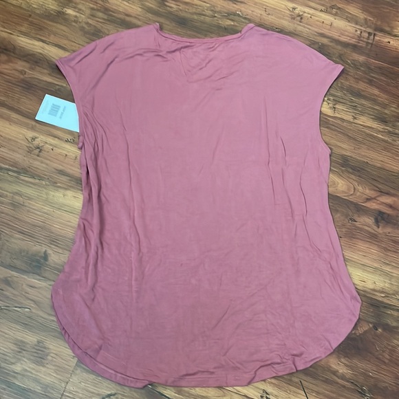 Sol and Mane Parker Cap Sleeve Tee, Medium, NWT - Picture 4 of 5